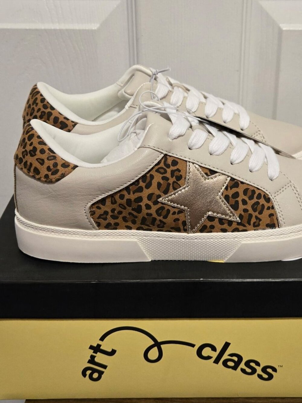 ART CLASS 4Youth. Kaitlin sneakers Neutral Leopard Accent Star. New in box